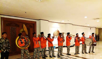 Dalam Alunan Musik Tandjidor Betawi Prabowo Asyik Menari 