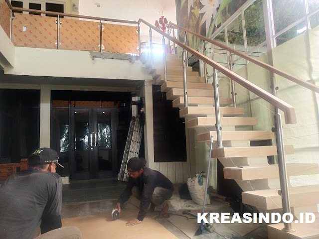 Railing Balkon Stainless Kombinasi Akrilik pemasangan Di Perumahan Villa Permata Santi Cinere Railing Balkon Stainless Kombinasi Akrilik pemasangan Di Perumahan Villa Permata Santi Cinere