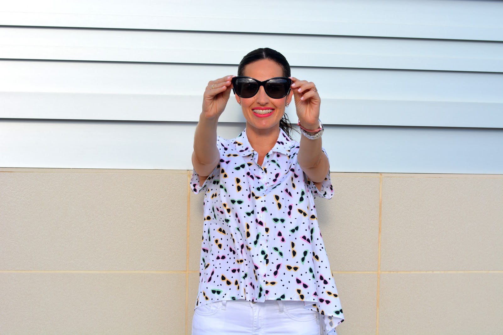 zara-sunglasses-printed-shirt-outfit