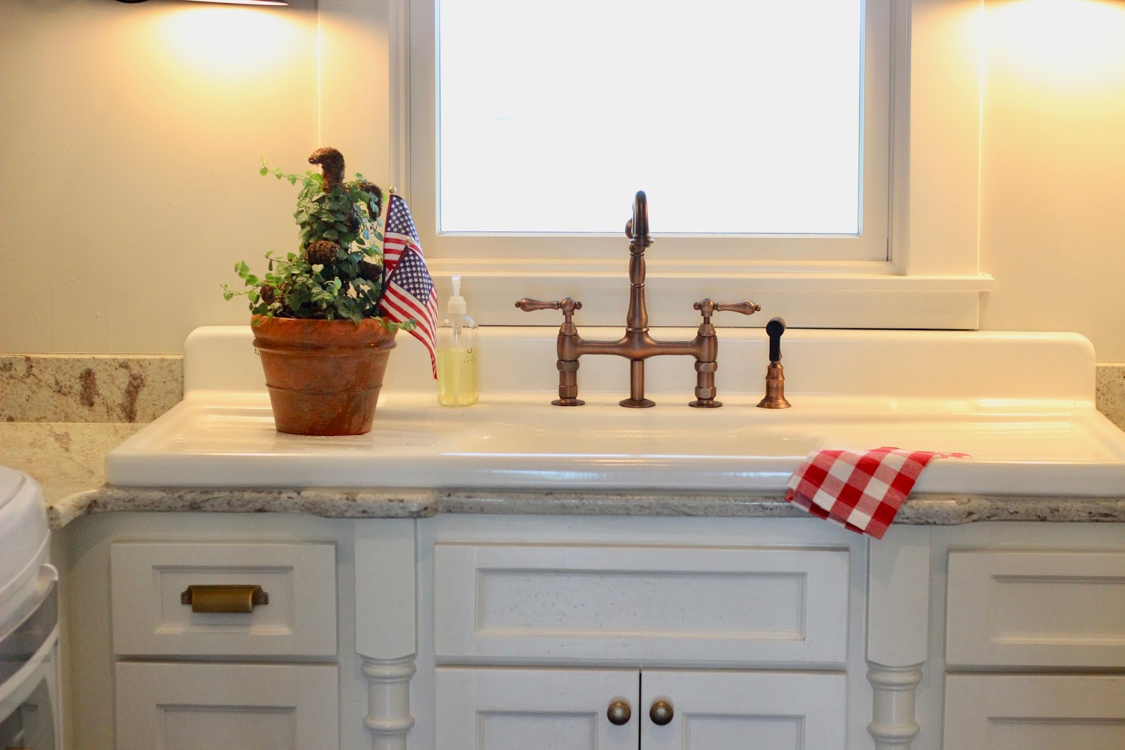 15009 Farmhouse: The Original Farmhouse Sink