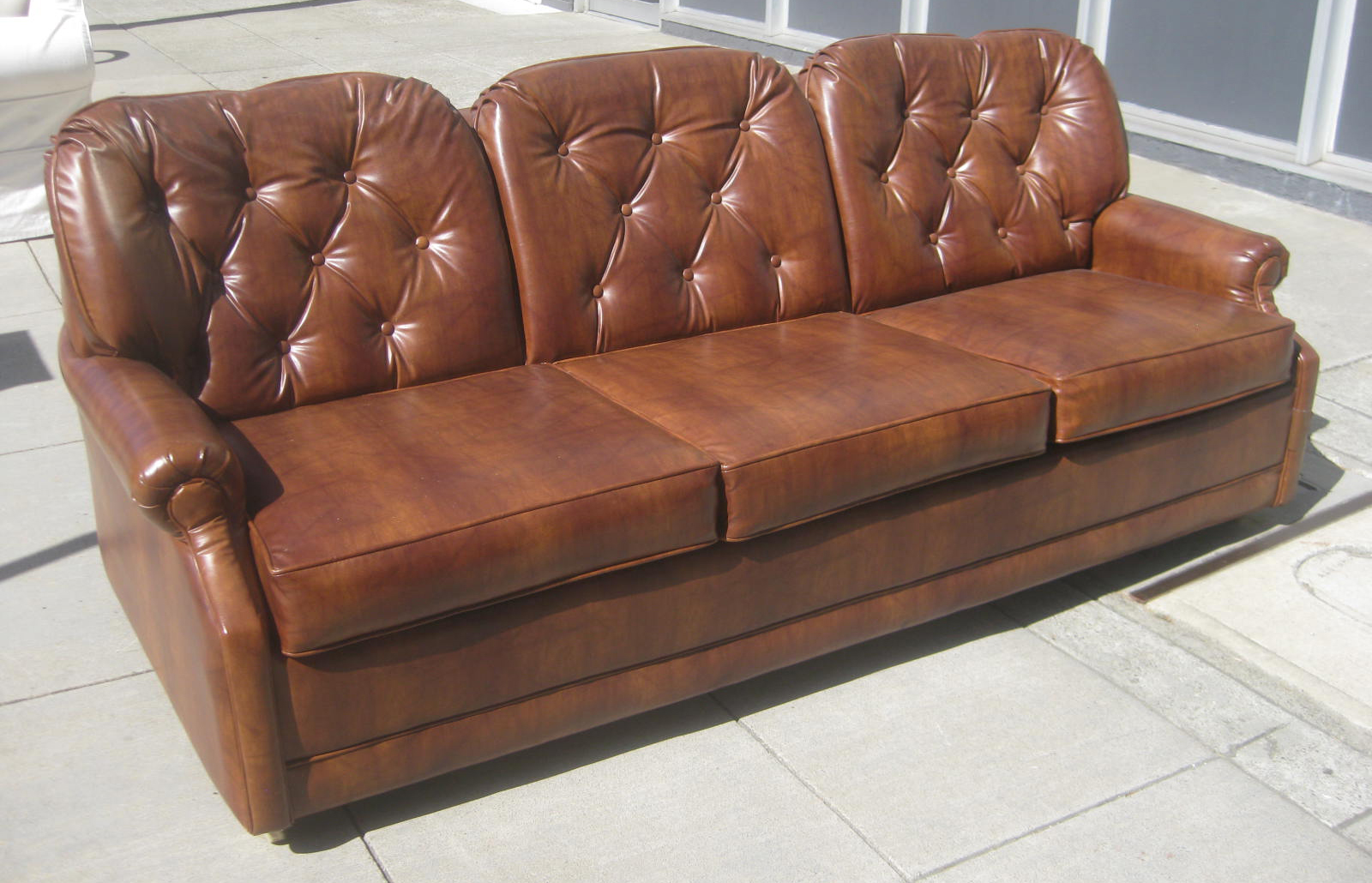 UHURU FURNITURE & COLLECTIBLES SOLD Vinyl Retro Sofabed 75
