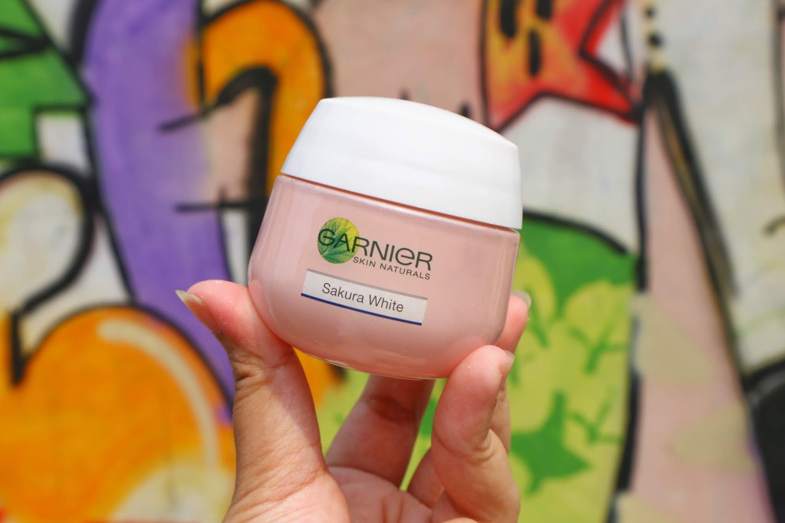 Download Ratnasari Pujiastuti Review Wajah Glowing Dengan Rangkaian Garnier Sakura White Showyourglow PSD Mockup Templates