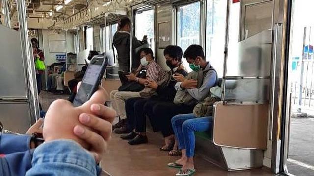 Bupati Bogor Tuding KRL Jadi Sumber Penyebaran Virus Corona Bupati Bogor Tuding KRL Jadi Sumber Penyebaran Virus Corona
