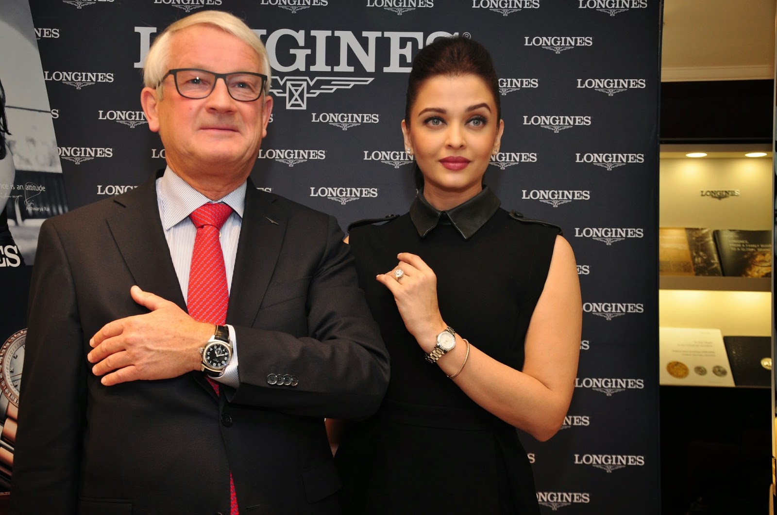  Aishwarya Rai Bachchan inaugurates Longines boutique