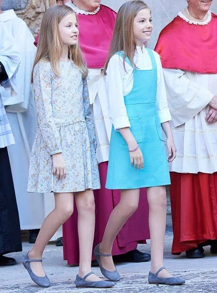 King Felipe, Queen Letizia, King Juan Carlos, Queen Sofia, Crown Princess Leonor and Infanta Sofía