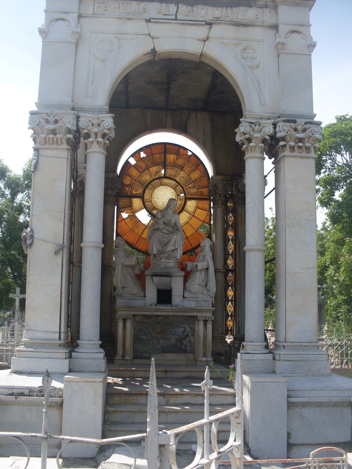 Tumbas antiguas, siglo XIX y XX, cementerio centenario Bella Vista
