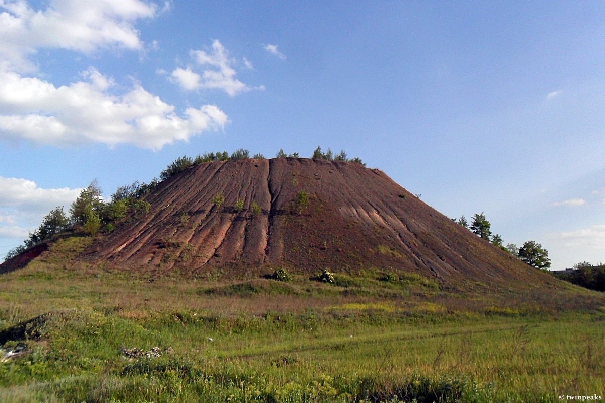 терриконы и шахты макеевки. марьинский террикон. горловка терриконы. террикон шахты. донецкие горы террикон донецк.