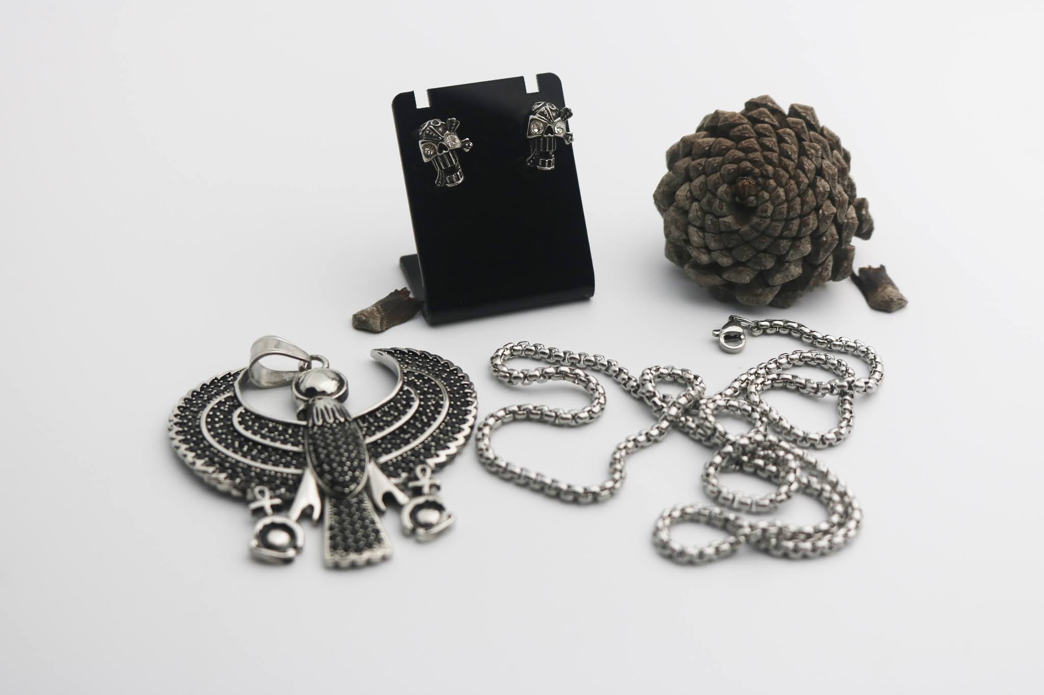 WHY 925 STERLING SILVER TURNS BLACK OR GREEN？