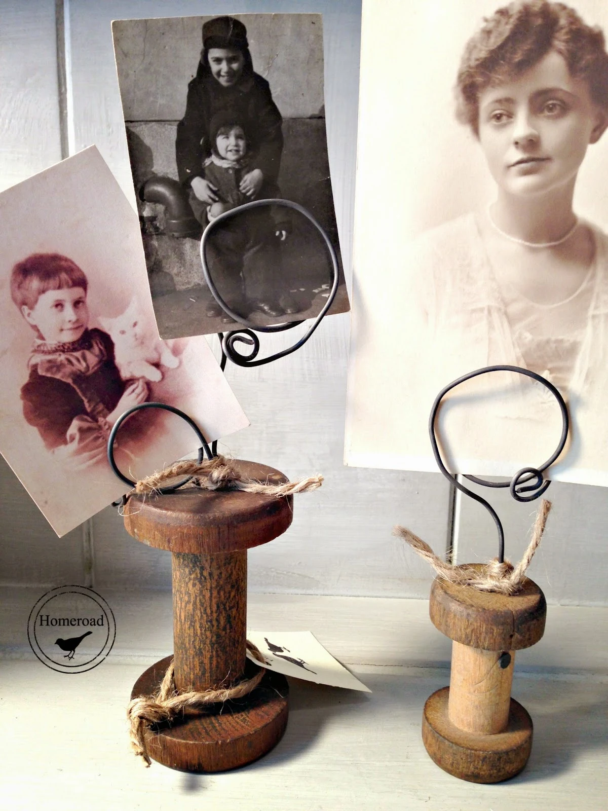 DIY Repurposed Vintage Spool Photo Display. Homeroad.net