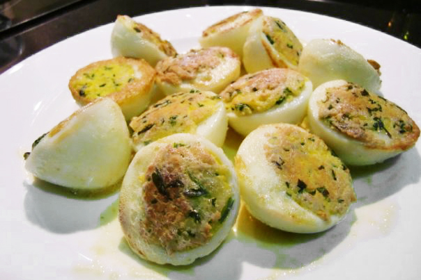 Huevos rellenos en salsa estilo Teresita