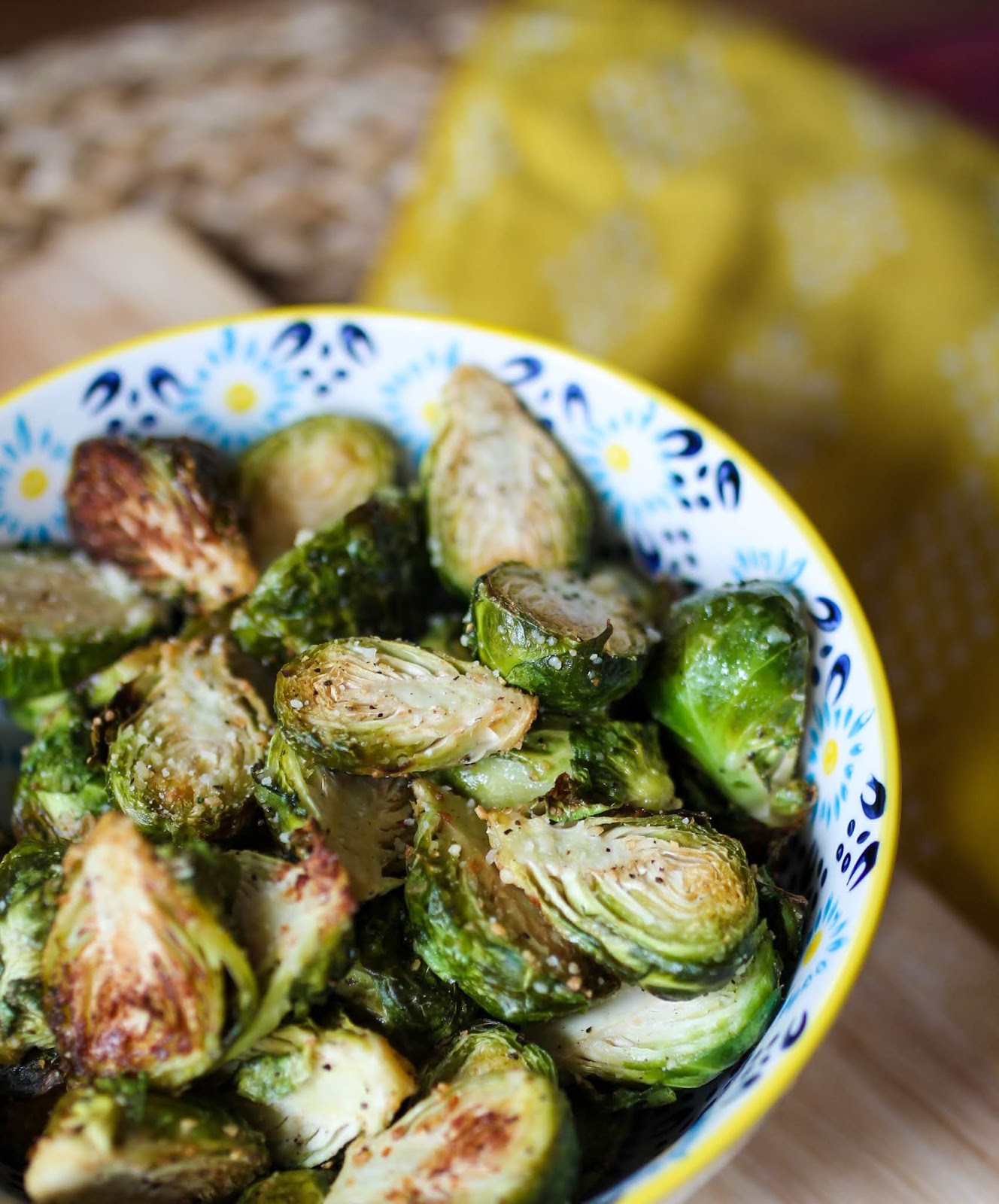 crispy brussel sprout recipes, brussel sprouts recipes, roasted brussel sprouts , parmesan roasted Brussel sprouts, how to roast Brussel sprouts, easy Brussel sprouts recipes, best Brussel sprouts recipes, easy Brussel sprouts, lemon pepper Brussel sprouts, crispy roasted Brussel sprouts, the right way to roast Brussel sprouts