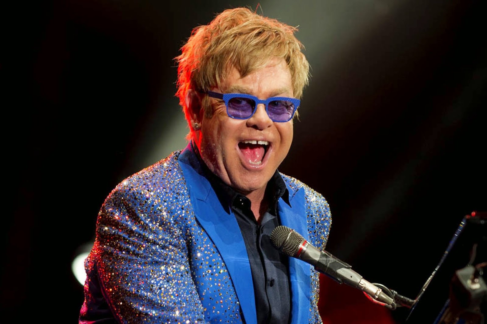 #Preconceito: Elton John diz que seu pai nunca assistiu a um de seus shows por homofobia; #Preconceito: Elton John diz que seu pai nunca assistiu a um de seus shows por homofobia;