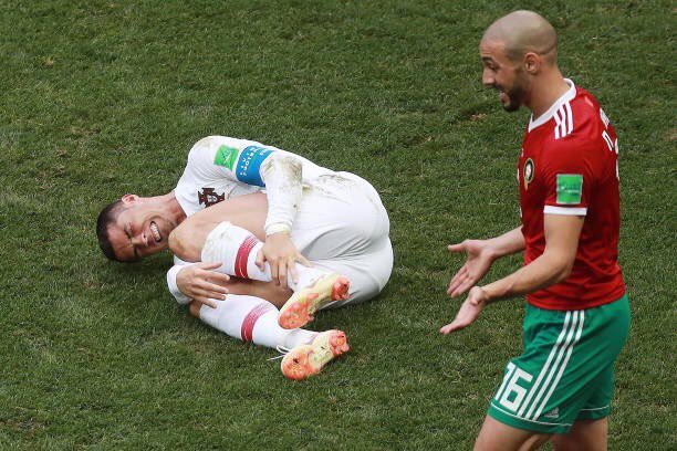 الفيفا يرد على تصريحات أمرابط بشأن قميص رونالدو