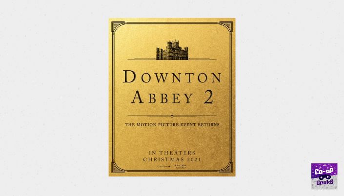 Poster dourado com bordas desenhas em preto. No topo, em preto a mansão Downton. No centro, em caixa alta, “Downton Abbey 2” e abaixo a frase “The Motion Picture Event Returns”. Mais abaixo os dizeres “In Theaters Christmas 2021”.