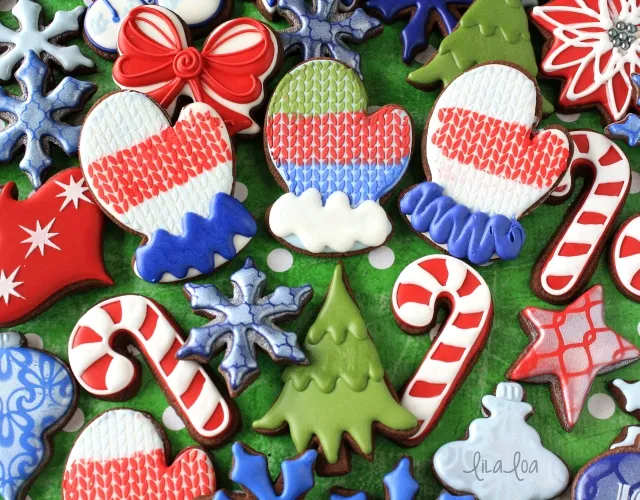 How to make decorated sugar cookies that look like striped knitted mittens.