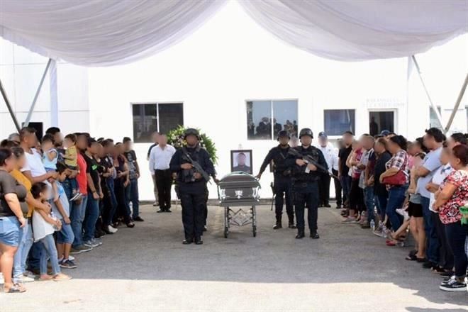VELAN a POLICÍA ESTATAL "ASESINADO" por la "TROPA del INFIERNO ZETA" y la ESTRATEGIA "FALLIDA,SANGRIENTA y MAÑOSA" de CABEZA  8233587
