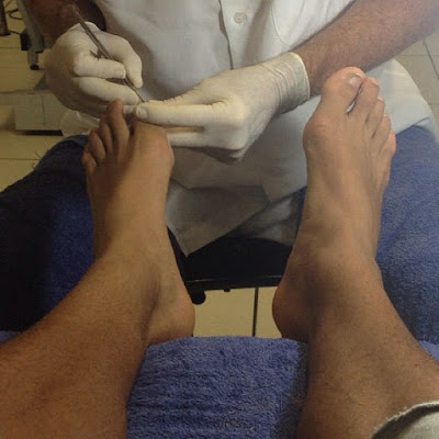 pés do neymar