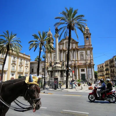 Road trip in Sicily - Horse and scooter in Palermo