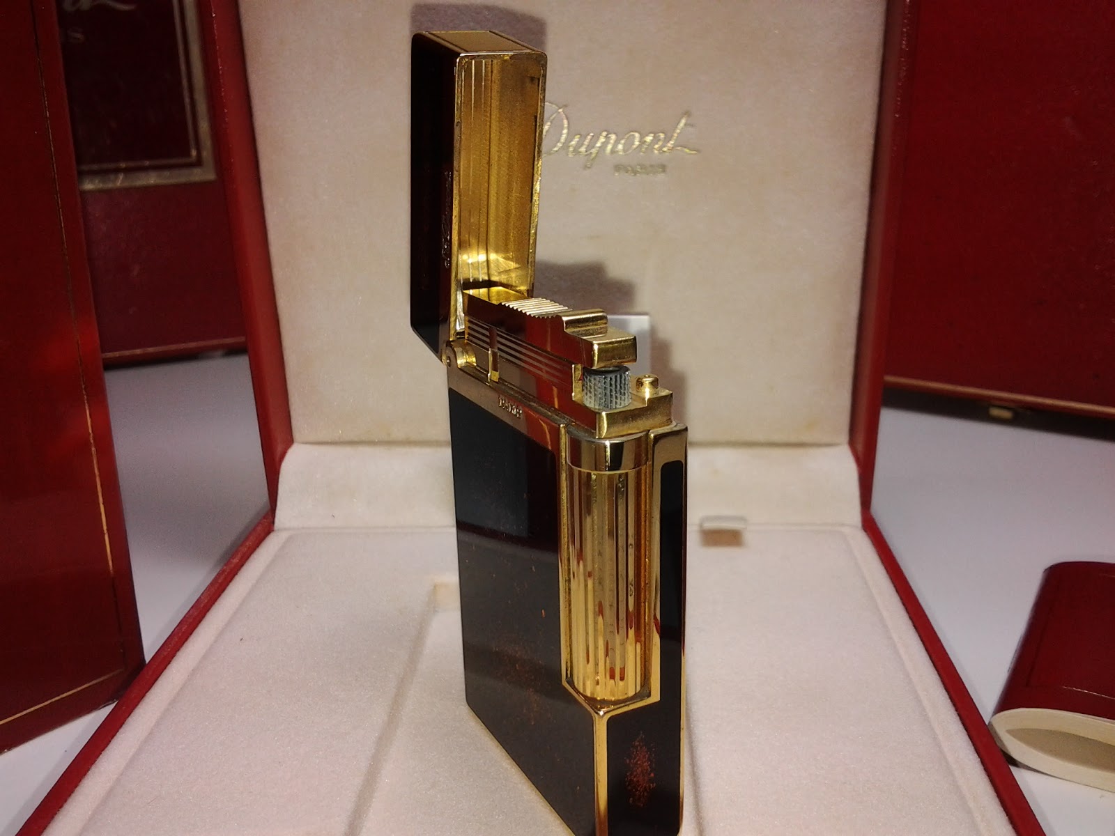 ziq S.T. DUPONT collections ORIGINAL ST DUPONT LIGHTER BLACK LAQUE WITH GOLD DUST CODE 1022 (SOLD) ziq S.T. DUPONT collections ORIGINAL ST DUPONT LIGHTER BLACK LAQUE WITH GOLD DUST CODE 1022 (SOLD)