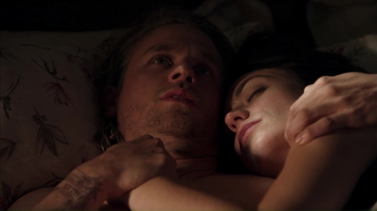 Charlie Hunnam shirtless in Sons Of Anarchy 1-12 "The Sleep Of Babies&...