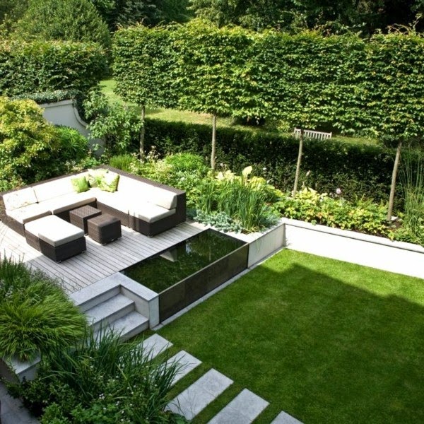 Relax in the seating area in the garden!