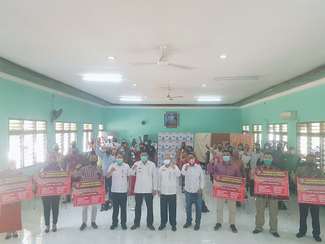 Pungkasiadi Serahkan 93 Paket APD untuk Pelaku Usaha Pariwisata