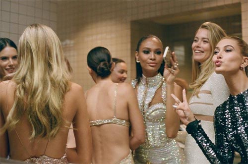 77da9b0de3ca967d84a33da9629a1c75 Điều gì xảy ra ở nơi thay đồ của đại tiệc thời trang