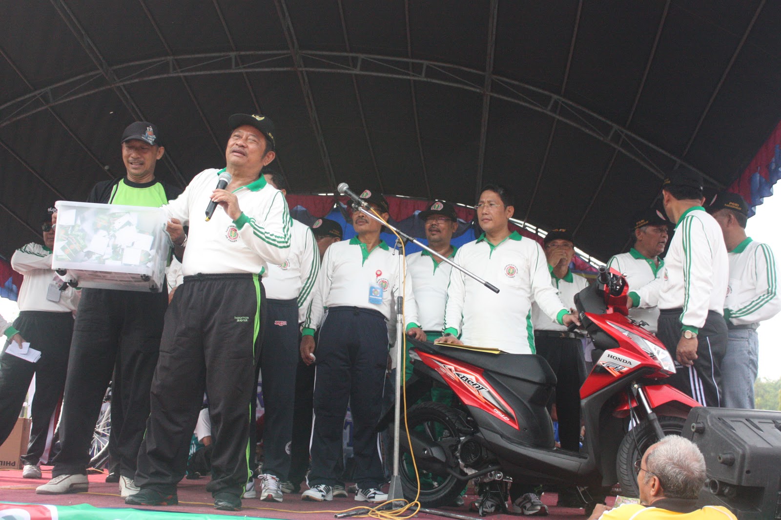 WELCOME to Cak-RIZKI�s BLOG: Jalan Sehat PGRI Sidoarjo