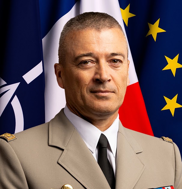 La France lance un satellite militaire dernière génération Portrait-general-d-armee-thierry-burkhard
