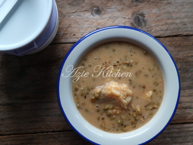 Bubur Kacang Hijau Dengan Durian