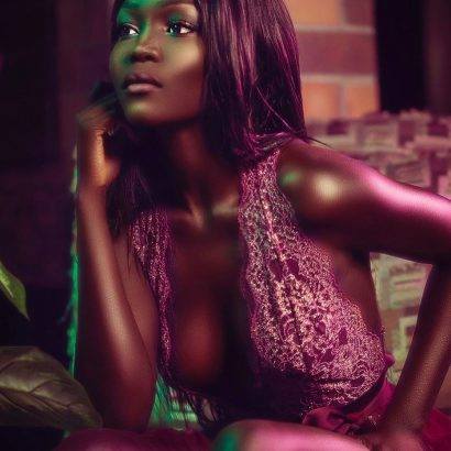 Absolutely Stunning Pictures Shows How Beautiful This "Queen Of The Dark" Model Is.