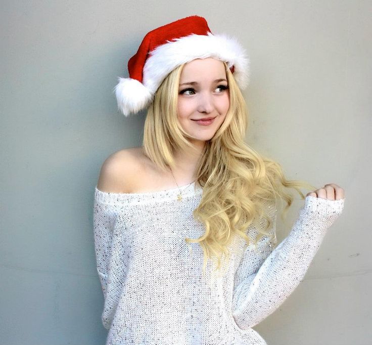 Disney Club Dove Cameron Regrava Música de Natal "White Christmas"