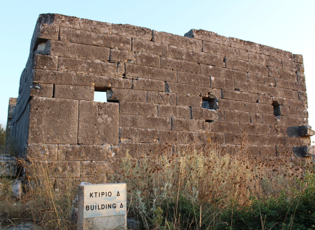 Όρραον: Η άγνωστη πέτρινη πόλη της Ηπείρου όπου διασώζονται τα καλύτερα διατηρημένα σπίτια της ελληνικής αρχαιότητας