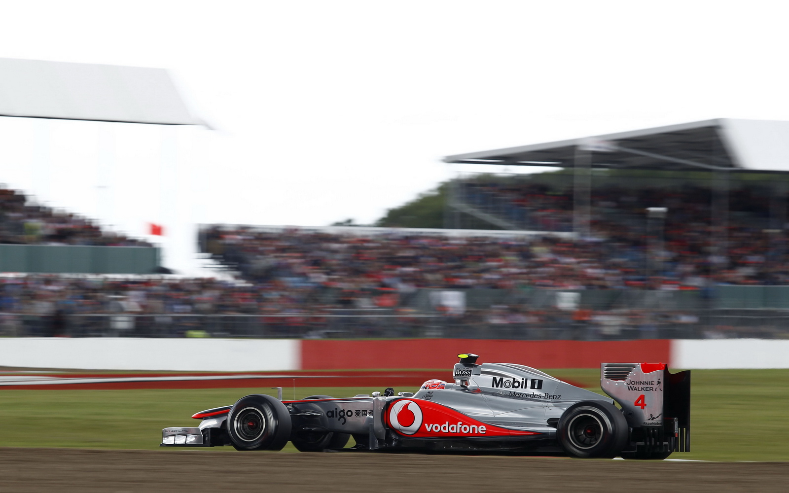 2011 BRITISH GRAND PRIX RACE IN HIGH RESOLUTION IMAGES Automotive