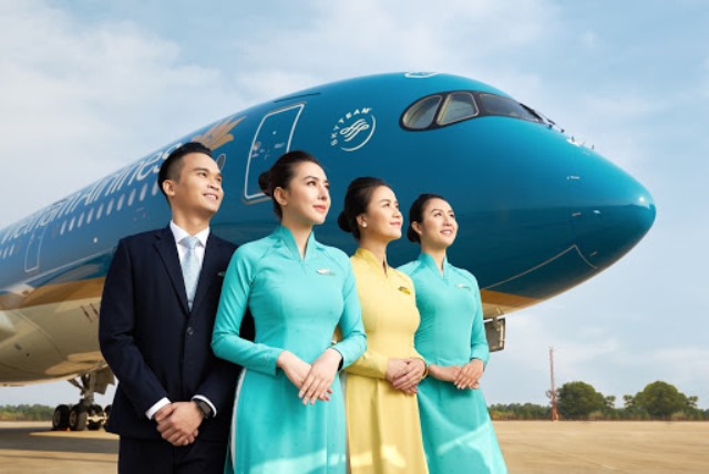 Đồng phục áo dài xanh ngọc và màu vàng vietnam airlines