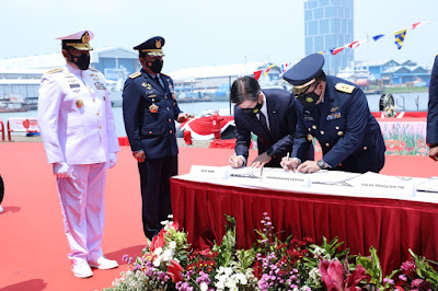 Panglima TNI Hadiri Serah Terima Kapal Selam KRI Alugoro-405