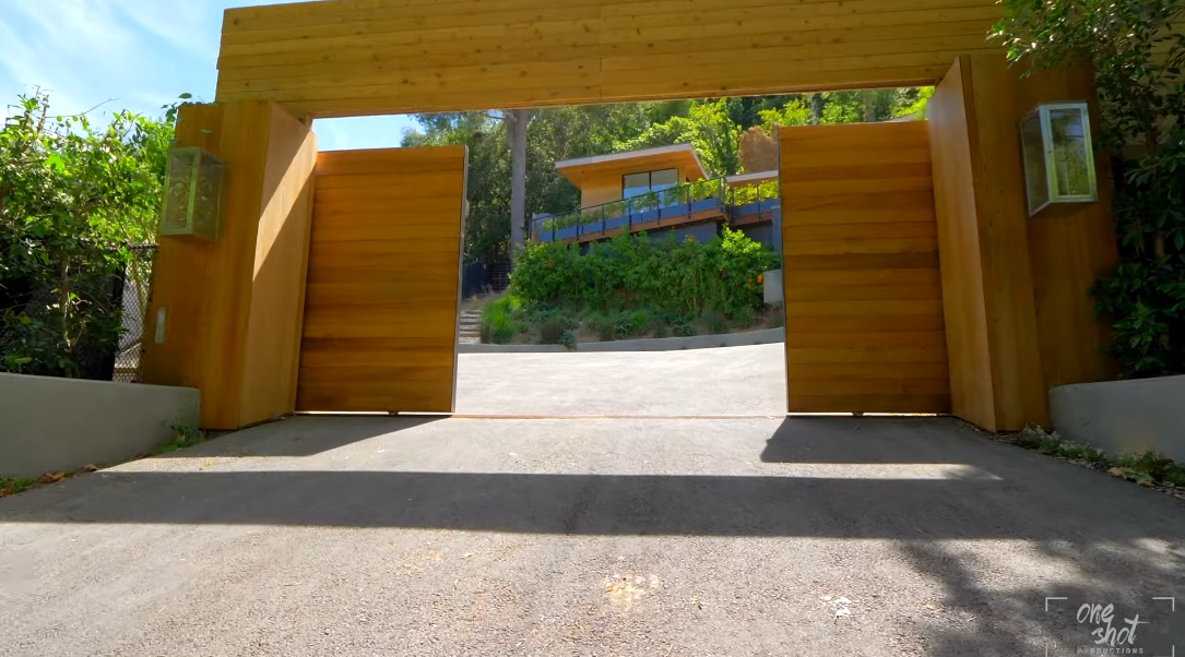26 Interior Design Photos vs. 727 N Beverly Glen Blvd, Los Angeles Luxury Home Tour