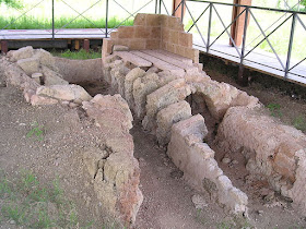 San Mauro is also notable for the ruins of former Roman brick furnaces discovered during digging for a canal