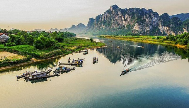Hình ảnh con Sông Gianh - Quảng Bình