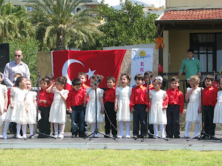Anaokulu öğrencilerinin yer aldığı Çocuk Bayramı kutlamalardan bir sahne, 2011.