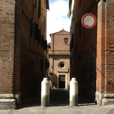 Siena: Santa Maria in Portico a Fontegiusta
