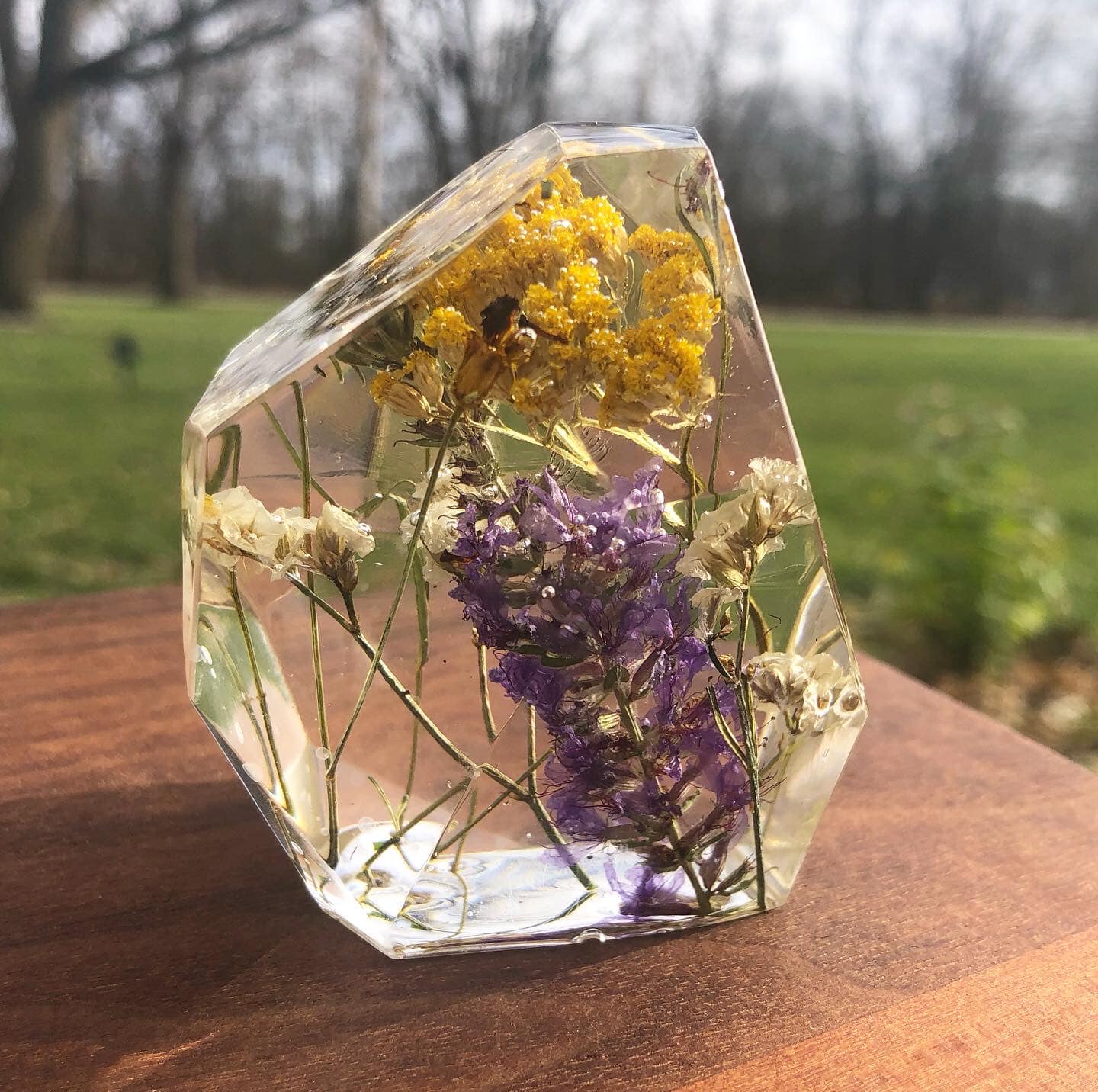 How to Make Resin and Flower Paperweight Keepsakes