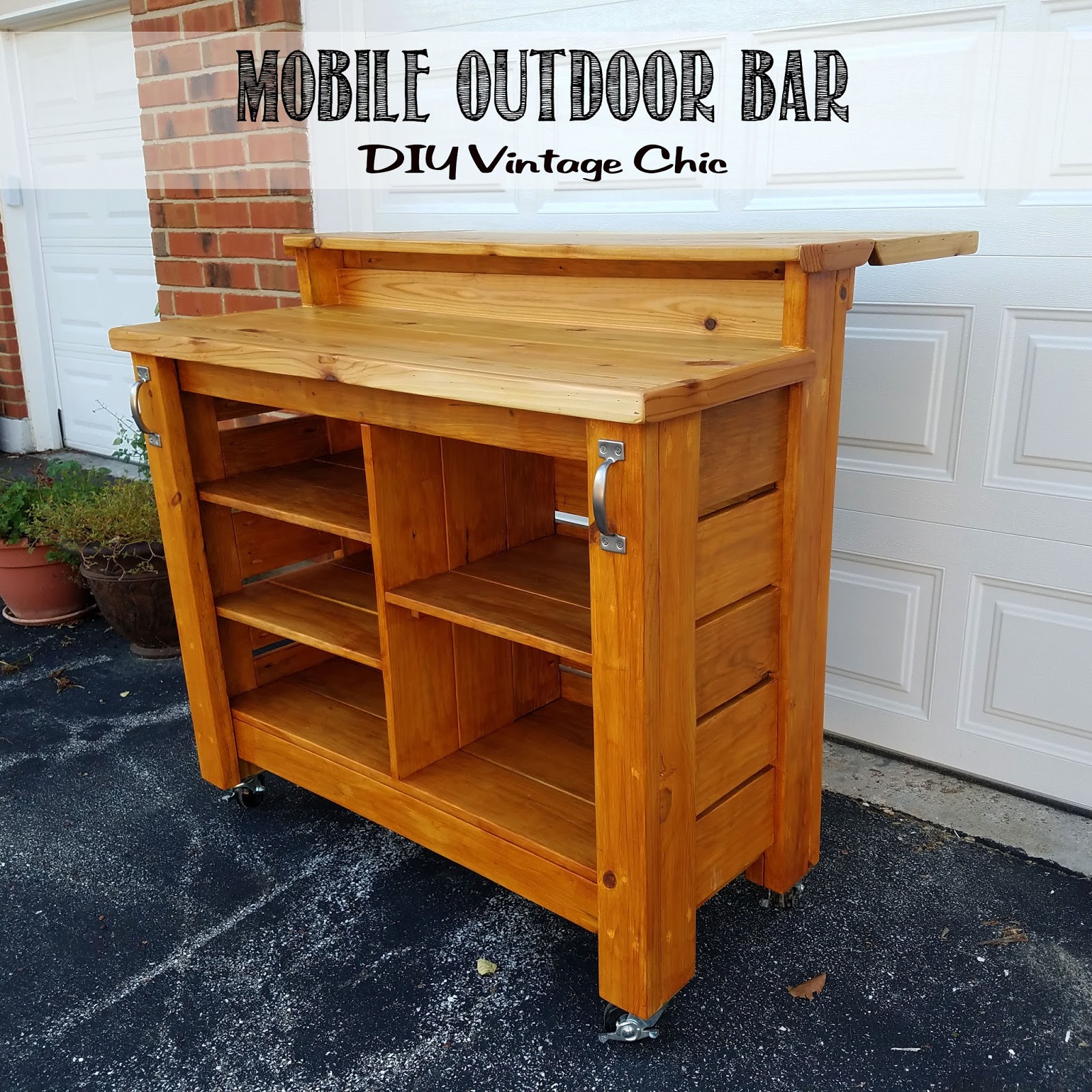 DIY Vintage Chic DIY Mobile Outdoor Bar