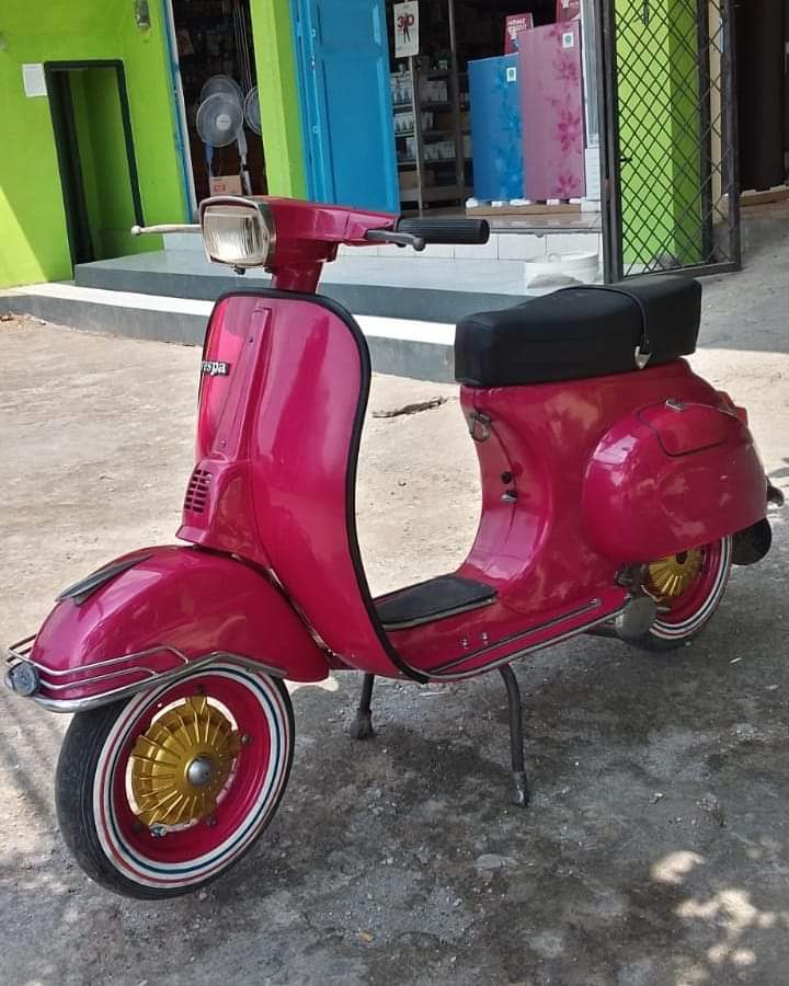 Dijual Vespa PTS murah  meriah  minat call 081804234562 