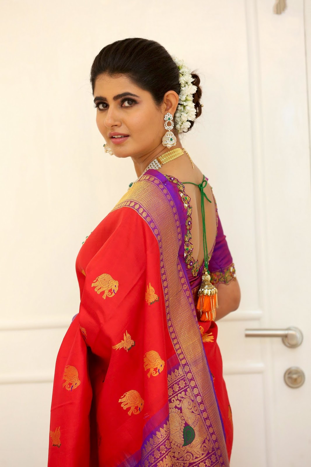 Beauty Galore HD : Ashima Narwal Hot In Purple Blouse at Alankar Makeup ...