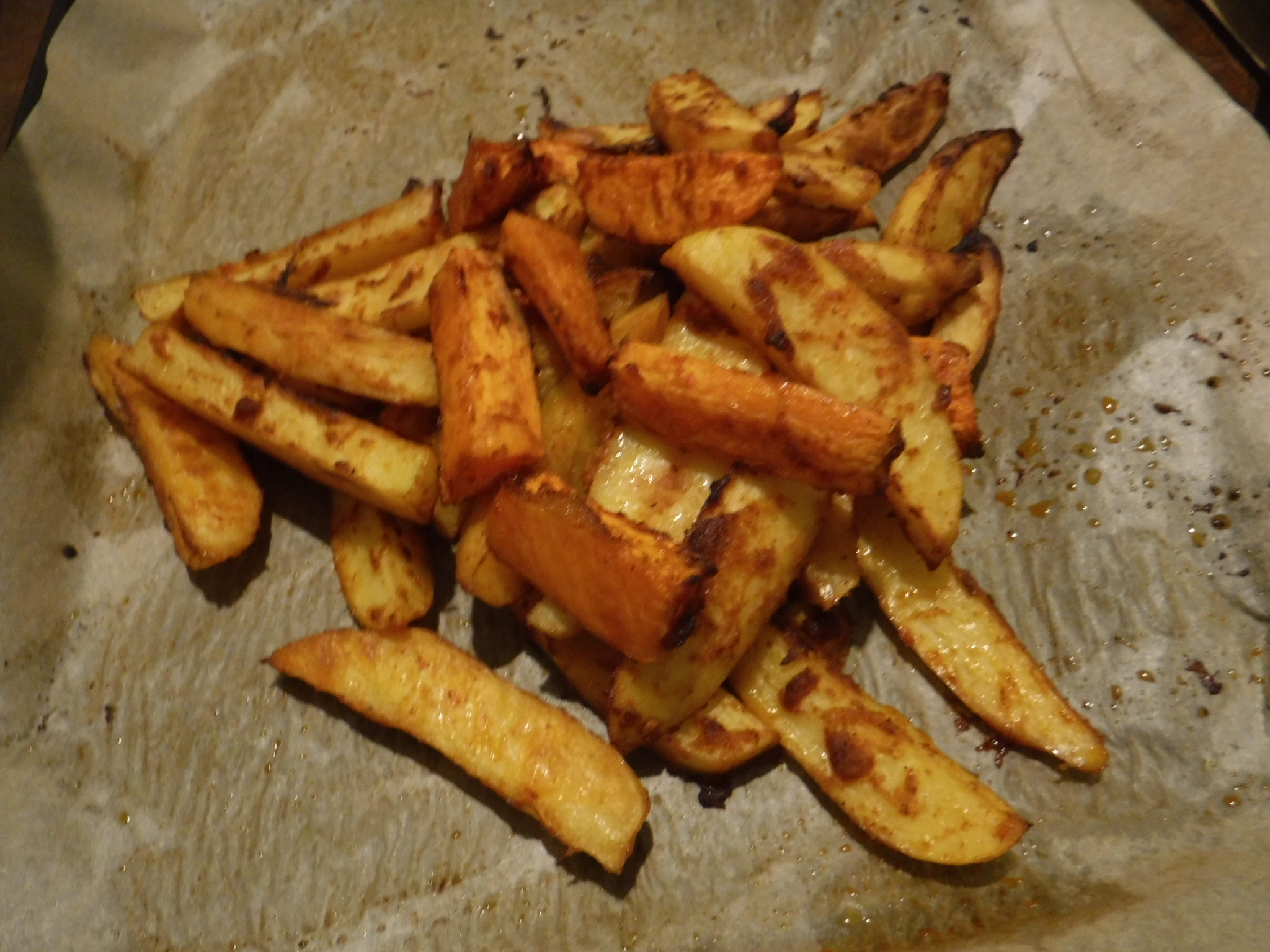 鄭立勳 。常滿。Bountiful。Mandy Cheng Thai red curry potato chips