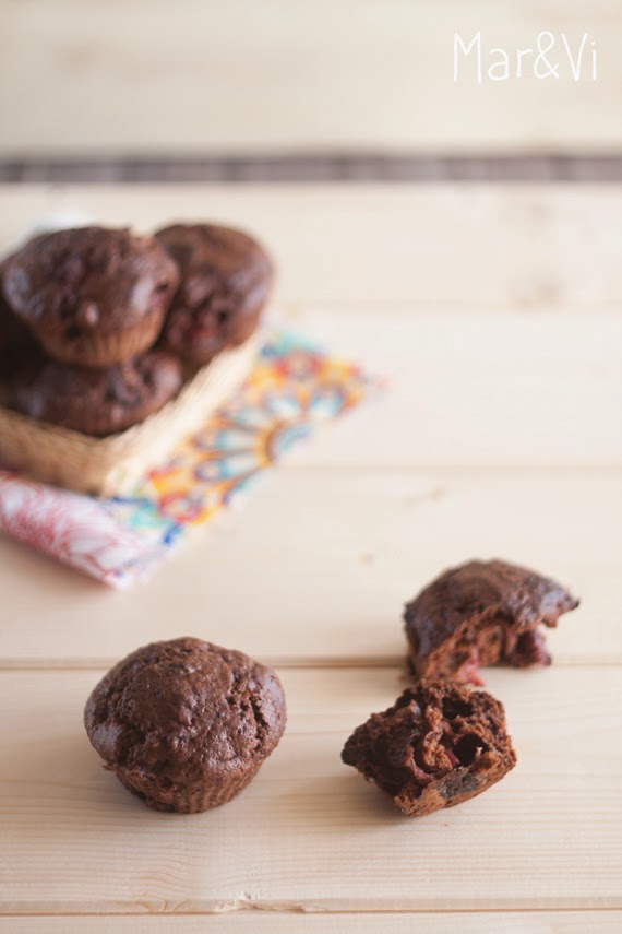 Muffins de cacao y fresas