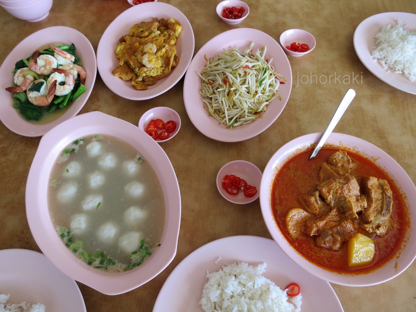 Qiu Bo Curry House in Ulu Tiram, Johor 秋波咖喱之家 Tony Johor Kaki Travels