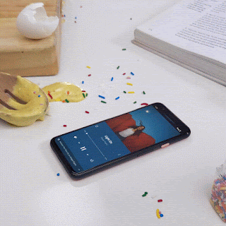 GIF, das Motion Sense zeigt: Eine Hand, die knapp über das liegende Smartphone geht um die Musik zu stoppen
