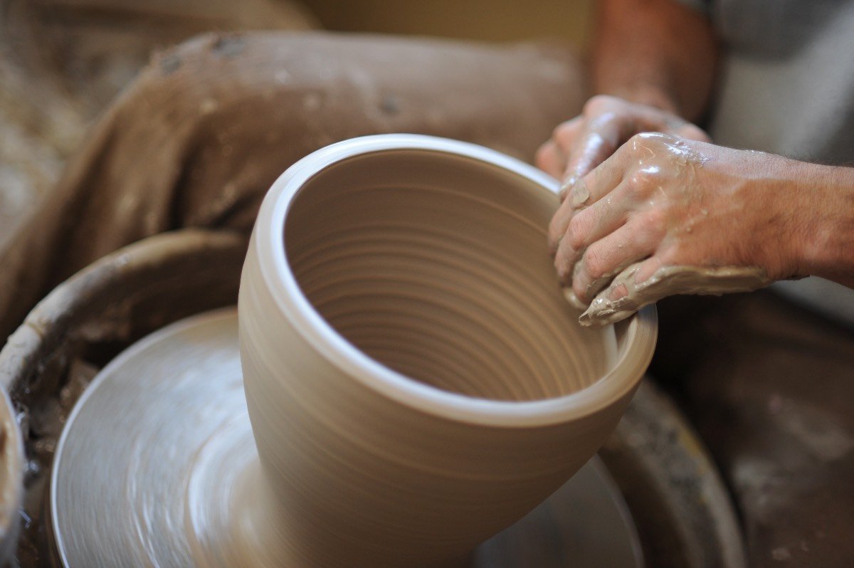 What is Traditional Ceramic? What is the characteristics of Traditional
